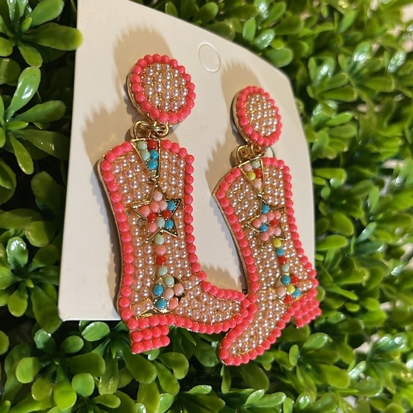 🪩 Cowboy Boot Earrings Pink Beaded dangle - Picture 2 of 5